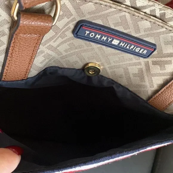 TOMMY HILFIGER  brown logo monogram tote. - Picture 3 of 12